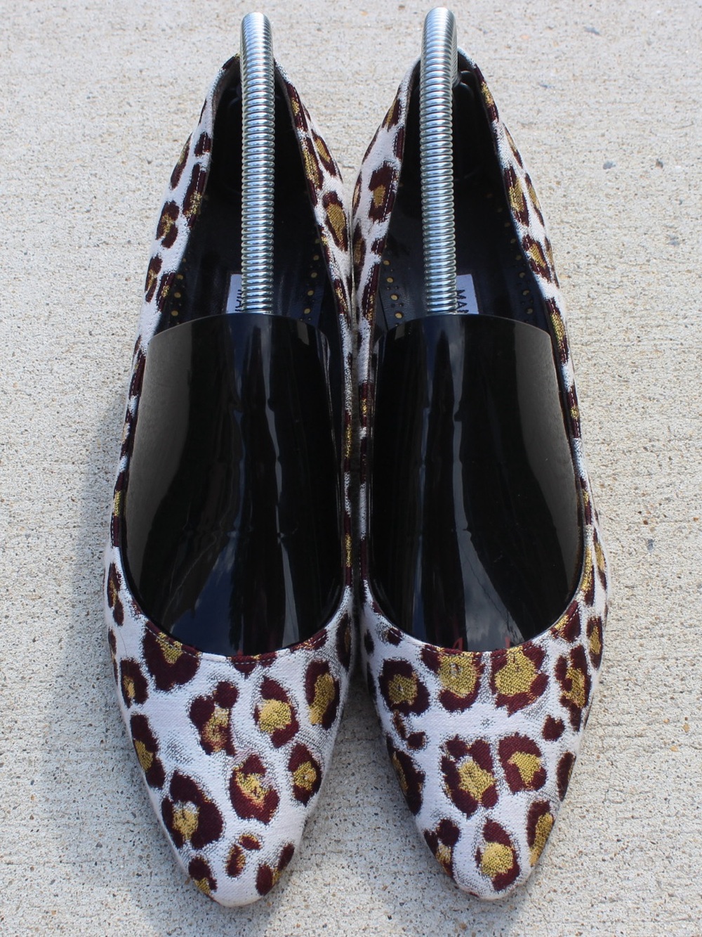 Manolo Blahnik Leopard-Print Pointy-Toe Shoes Sz 39 (9)